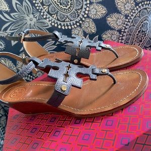 Tori Burch wedge sandal CHANDLER, navy 8.5.